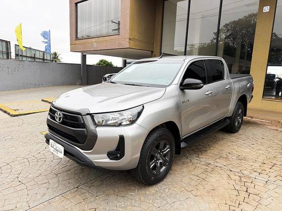 TOYOTA HILUX 2.8 D-4D TURBO DIESEL CD SR 4X4 AUTOMÁTICO
